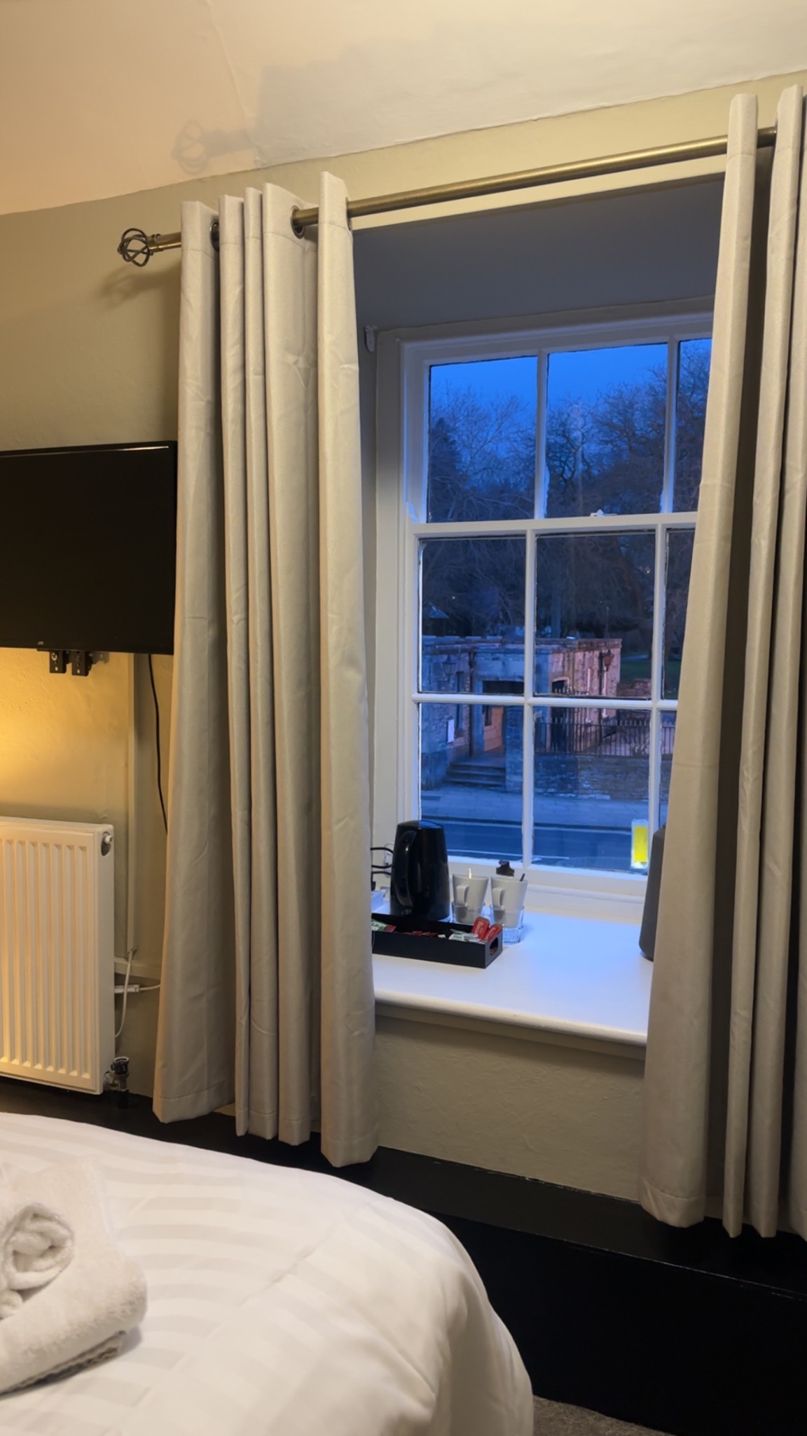 Turf Hotel Room 4